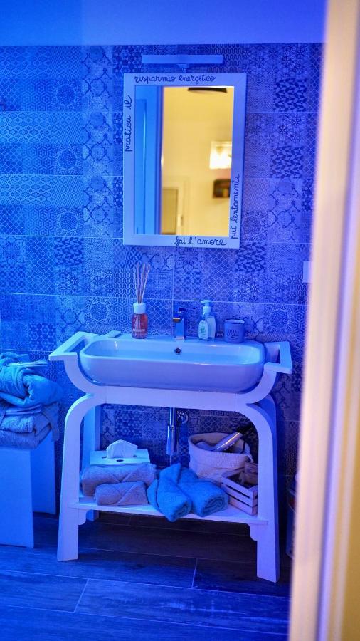 Bed Art Relaxing Suite - Appartamento Con Sauna Happiness Suite Gallery Сан-Бенедетто-дель-Тронто Екстер'єр фото