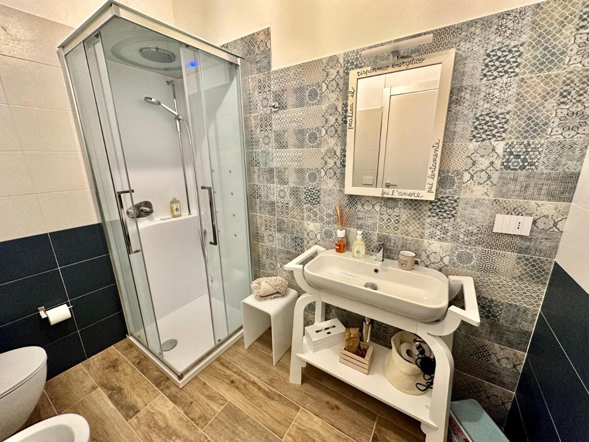 Bed Art Relaxing Suite - Appartamento Con Sauna Happiness Suite Gallery Сан-Бенедетто-дель-Тронто Екстер'єр фото